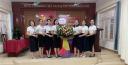Tặng hoa.jpg - 